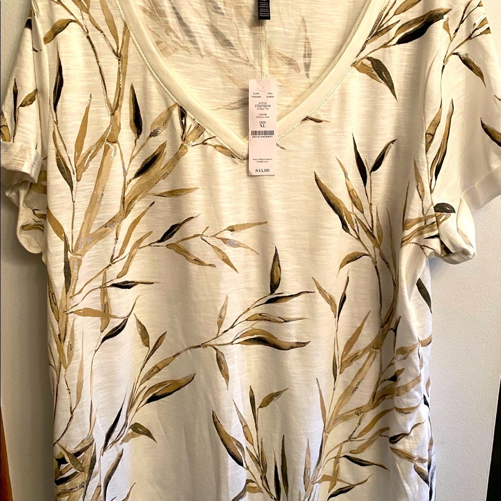 White House Black Market Cream V-Neck Short Sleeve Tee with Olive Leaf Print
